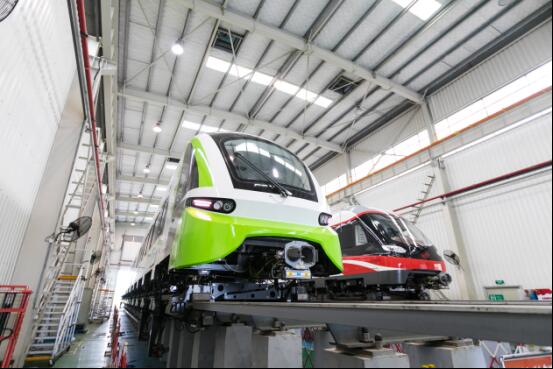 全球首列短定子直線電機商用磁浮列車株洲下線